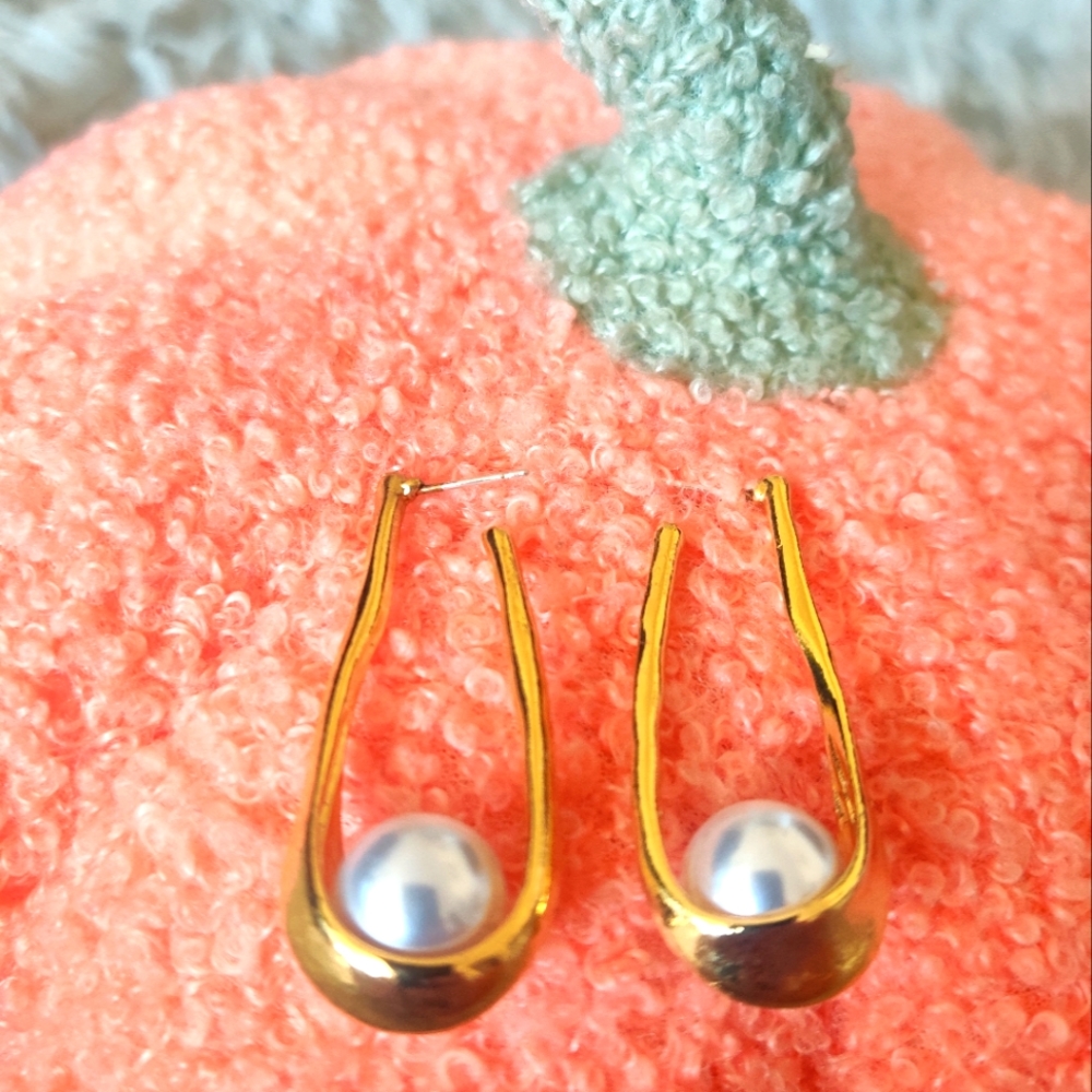 Stainless steel Gold Hoop/sturd earring with pearl